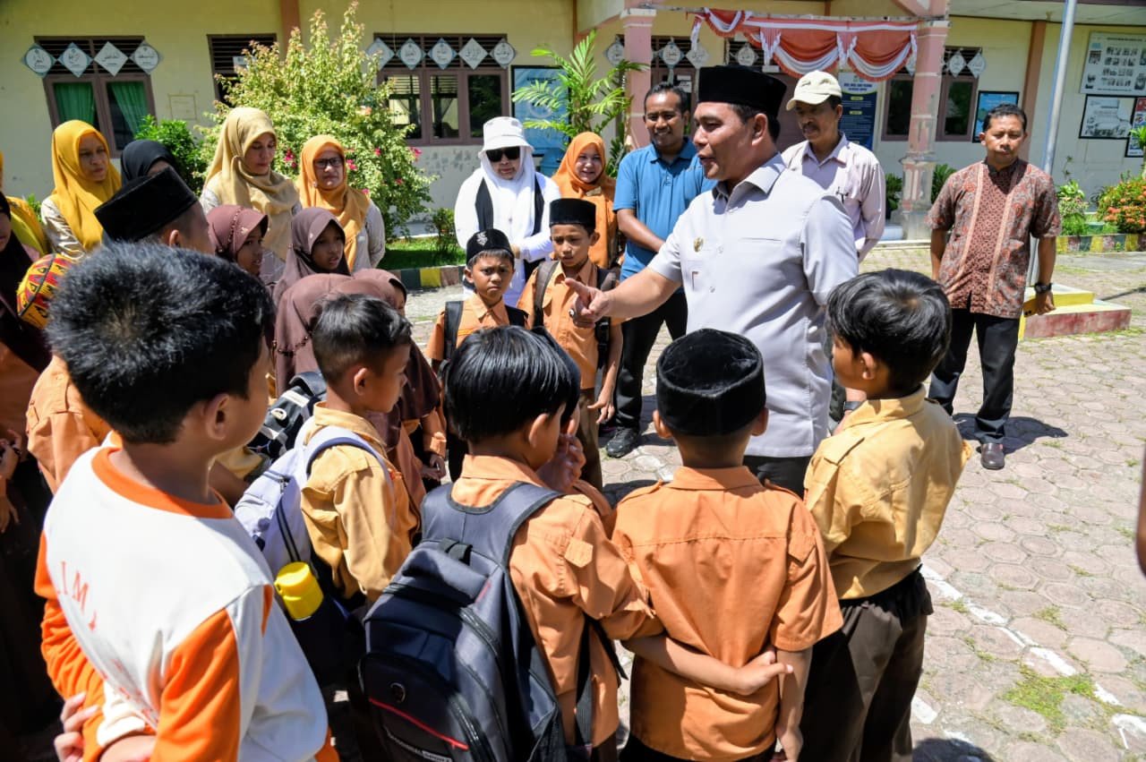 Bupati Aceh Besar Ajak Siswa Hidupkan Bahasa Aceh di Sekolah