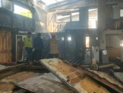 Kebakaran Landa Gudang Peralatan PMI Aceh di Darul Imarah