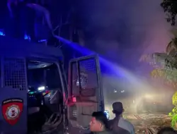 Polsek Sawang dan Warga Padamkan Api di Dusun Teumpok Blang