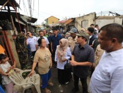 Pemko Lhokseumawe Serahkan Bantuan untuk Korban Kebakaran Kampung Jawa