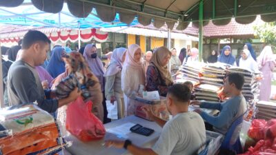 Warga Peukan Bada Antusias Serbu Pangan Murah Jelang Idul Adha