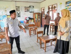 Tinjau SDN Limpok, Bupati Muharram Idris Janji Bantu Mobiler