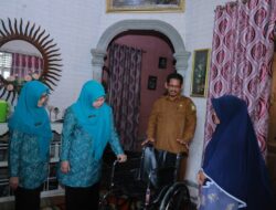 Ainal Mardhiah Terima Bantuan Kursi Roda untuk Menunjang Aktivitas