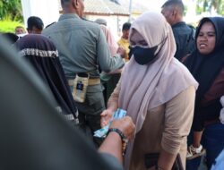 Warga Padati Meuligoe Gubernur Aceh untuk Menerima Bantuan Meugang
