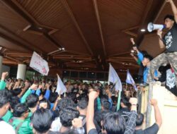 Aksi Tolak Pergub JKA di Kantor Gubernur Aceh, 6 Orang Diamankan