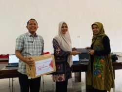 Dukung Reformasi Birokrasi, KemenPANRB Hibahkan 5 Laptop ke Pidie Jaya