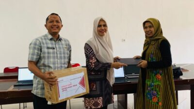 Dukung Reformasi Birokrasi, KemenPANRB Hibahkan 5 Laptop ke Pidie Jaya