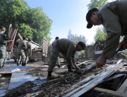 Jalan Rukoh Ditata, Satpol PP Tertibkan Bangunan di Atas Drainase