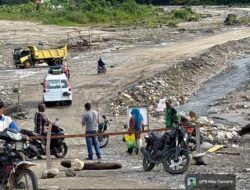 Korban Banjir di Ketambe Blokade Jalan, Tuntut Kepastian Bantuan Hunian