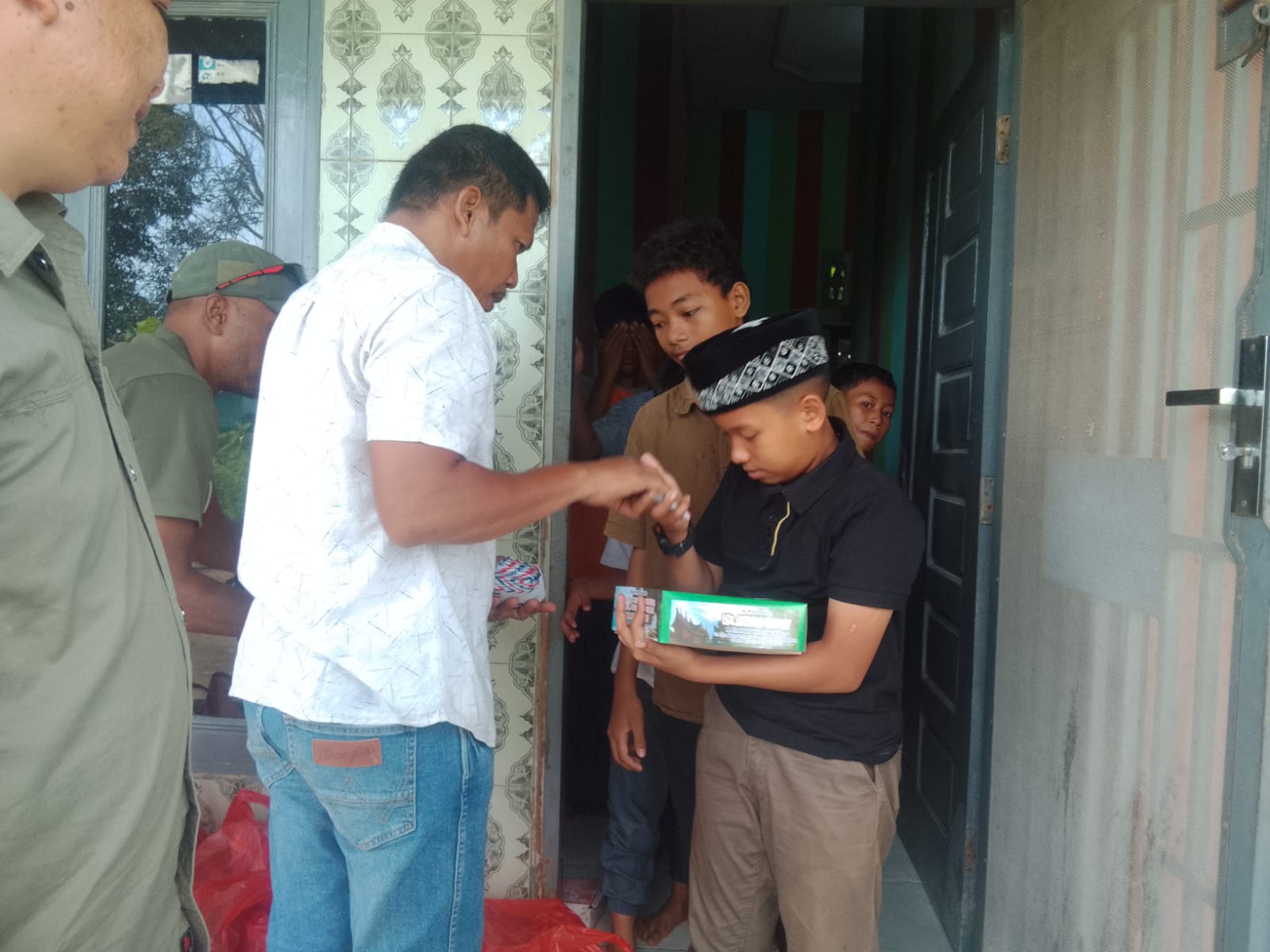 60 Anak Yatim di Karang Baru Terima Santunan dari Mandor Pembersihan Lumpur