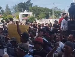 Ratusan Warga Demo di Kantor Bupati Aceh Singkil, Tuntut Pencairan Jadup