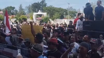 Ratusan Warga Demo di Kantor Bupati Aceh Singkil, Tuntut Pencairan Jadup