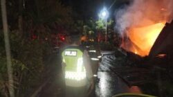 Diduga Korsleting Listrik, Api Melalap Rumah dan Toko Kelontong di Samatiga