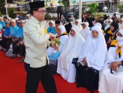 92 Jama’ah Haji Abdya tiba dibumoe Breuh sigupai, disambut prosesi Peusijuk