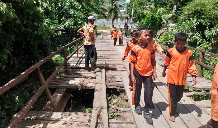 Warga Minta Pemerintah Perbaiki Jembatan Rusak di Jambo Lubok