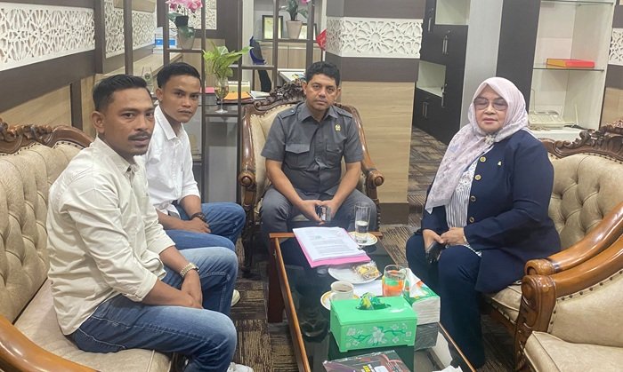 Warga Beutong Serahkan Petisi Tolak Tambang ke DPRA