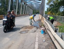 Usai Dikeluhkan Warga, Jalan Nasional di Lhoknga Akhirnya Diperbaiki