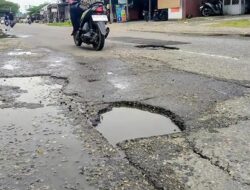 Ruas Meulaboh–Tapaktuan di Keude Paya Rusak, Warga Khawatir Picu Kecelakaan