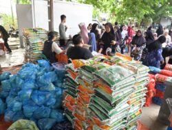 Ratusan Warga Darul Imarah Serbu Pasar Murah Aceh Besar