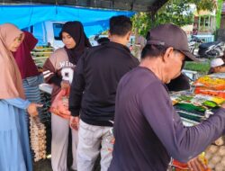 Warga Darussalam Antusias Belanja di Pasar Pangan Murah