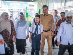 Hari Pertama Sekolah, Sekda Aceh Ajak Ayah Terlibat Aktif Dampingi Anak