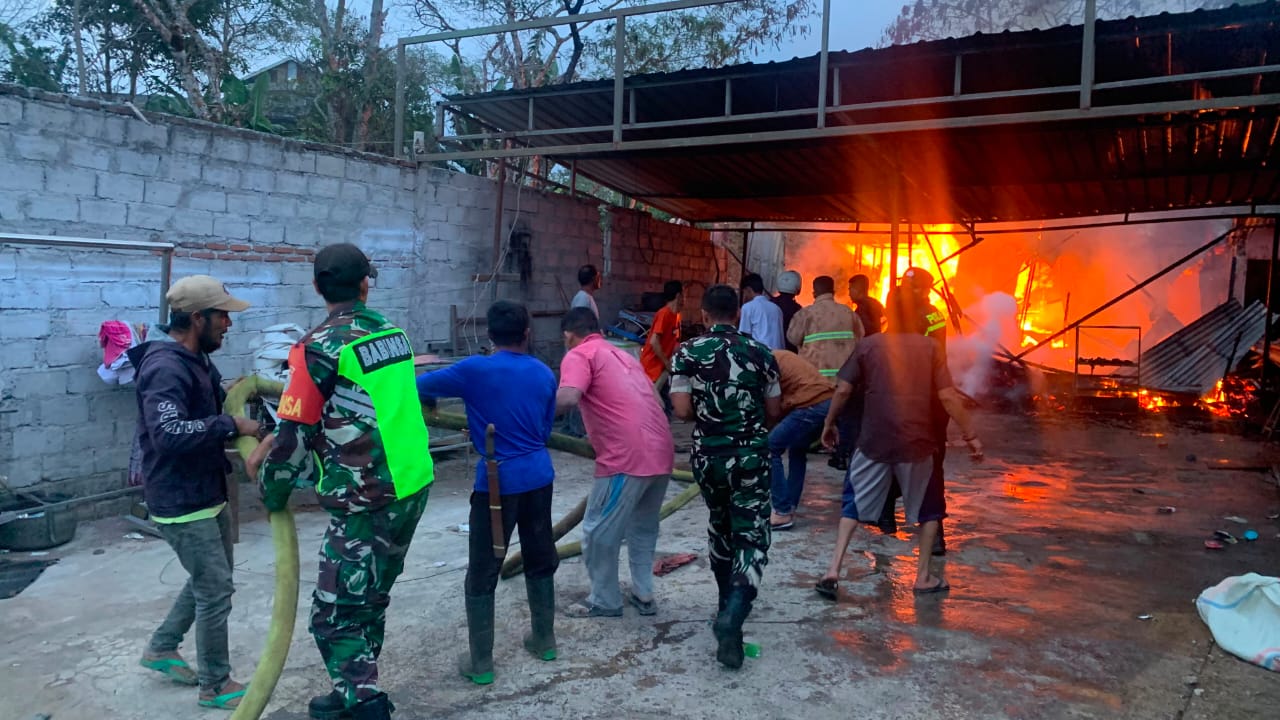 Diduga Gas LPG Meledak, Rumah Tempat Usaha Bengkel Ludes Terbakar