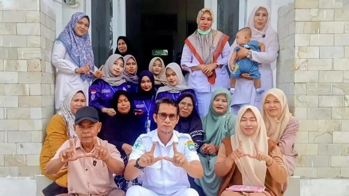 Mahasiswa FKM UTU dan Puskesmas Ie Lhop Edukasi Warga Cegah ISPA