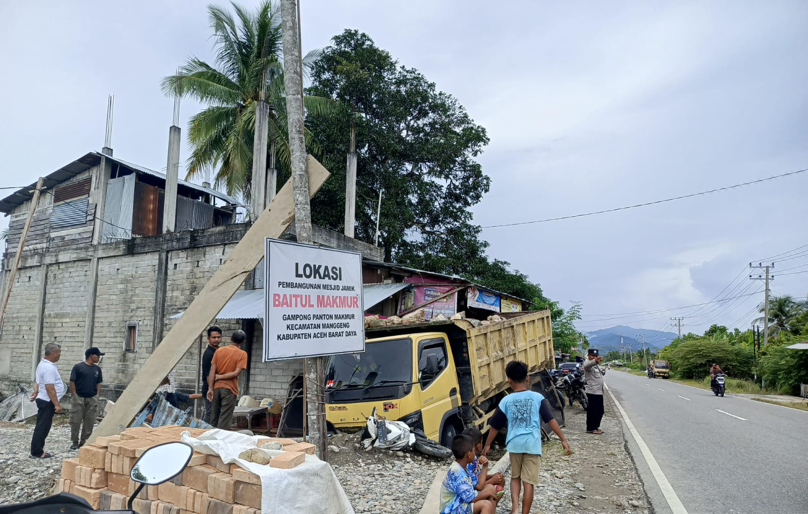 Truk Pengangkut Batu Tabrak Sepeda Motor di Abdya, Tiga Orang Terluka