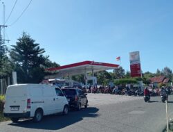 Pertalite Kembali Masuk, Antrean Panjang Masih Terjadi di SPBU Bener Meriah