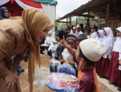 Marlina Muzakir Beri Semangat Siswa Sekolah Darurat di Linge