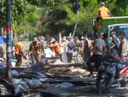 Jalan Utama Tungkop Ditata, Pemko Banda Aceh Bongkar Bangunan Liar