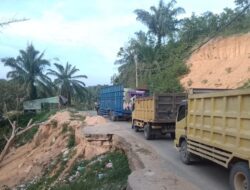 Jalan Bukit Suling Terancam Putus, Warga Rantau Desak Perbaikan