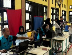 Warga Lhoong Manfaatkan Layanan Adminduk Keliling Disdukcapil Aceh Besar