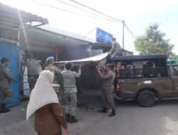 PKL Berjualan di Atas Drainase, Satpol PP Aceh Besar Lakukan Penertiban
