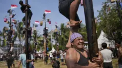 Panjat Pinang