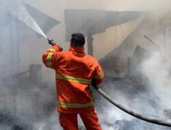 Bangunan Tempat Tinggal Pekerja Taman Rusa Terbakar