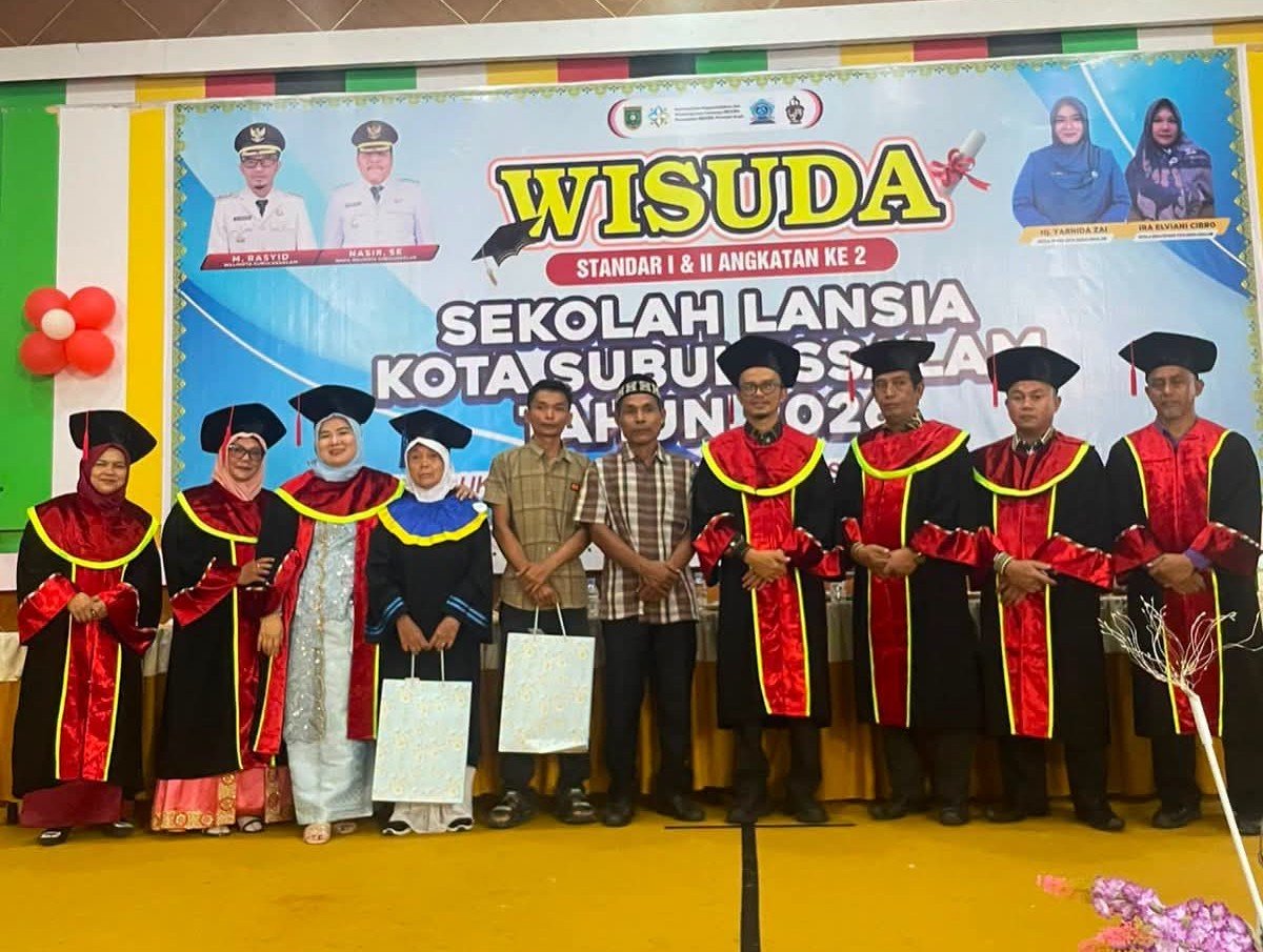 Semangat Belajar di Usia Senja, 176 Peserta Sekolah Lansia Diwisuda