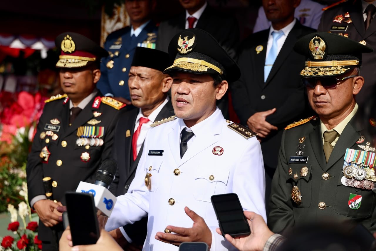 Usai Pimpin Upacara, Dek Fadh Ajak Warga Aceh Jaga Perdamaian
