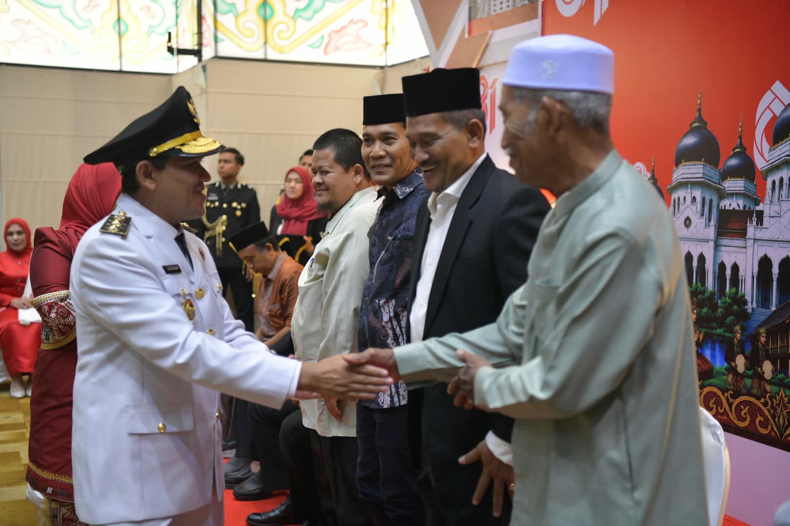 Pemprov Aceh Serahkan Penghargaan untuk Keluarga Pahlawan dan Veteran