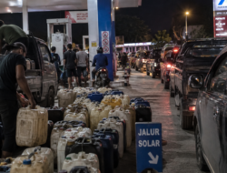 Antrean Solar Berjam-jam, Sopir Pertanyakan Pengisian dengan Jeriken