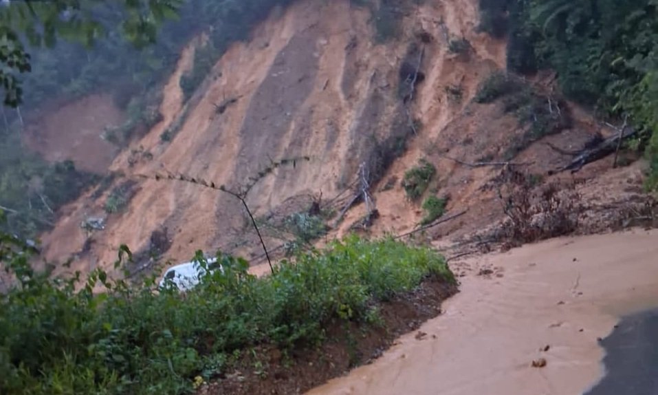 Jalan Peureulak–Lokop Tertutup Longsor