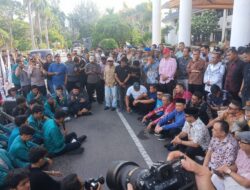 Demo di Kantor Gubernur, Mahasiswa USK Kritik Lambannya Penanganan Pascabencana