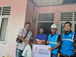 Zakaria Tak Lagi Numpang Listrik, PLN Pasang Meteran Gratis di Rumahnya