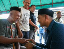 Saat Salurkan Zakat, Afdhal Dorong Pemerintah Hadir Langsung ke Gampong