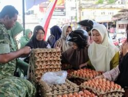 Warga Padati Bazar Murah Kodim Abdya di Kawasan Rex Blangpidie
