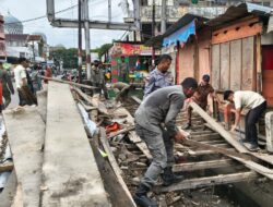 Belasan Kios di Depan Pasar Inspres Lhokseumawe Dibongkar Paksa
