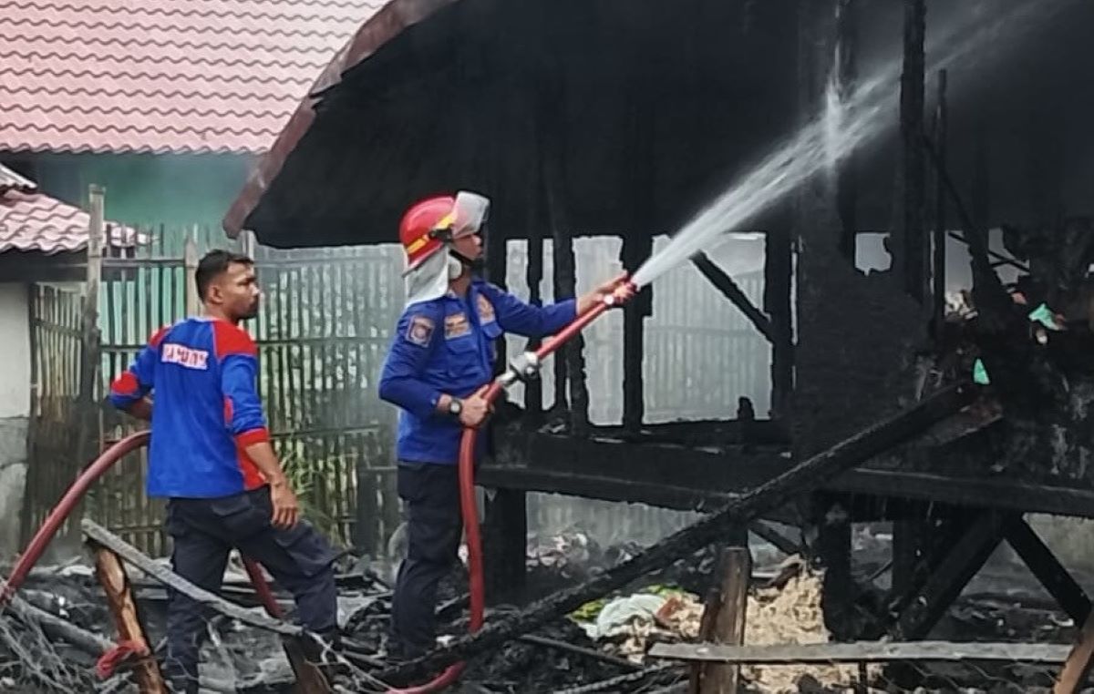 Dua Rumah Panggung Terbakar, 10 Jiwa Kehilangan Tempat Tinggal