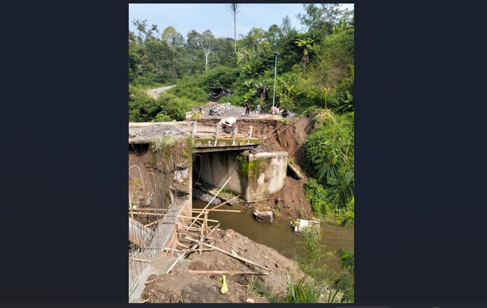 Jembatan Rusak Saat Diperbaiki, Akses Delung Tue-Pilar Jaya Kembali Terputus