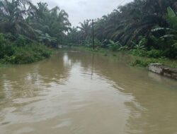 Luapan Sungai Meluas, Akses ke Tenggulun dan Sumber Makmur Terputus