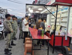 Keluhan Warga, Satpol PP-WH Tertibkan PKL di Jalan KH Ahmad Dahlan